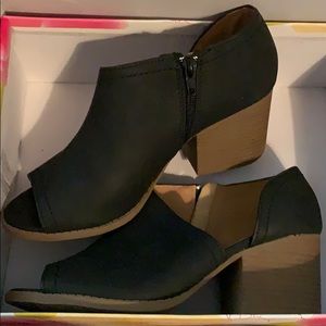 Qupid black booties (used)